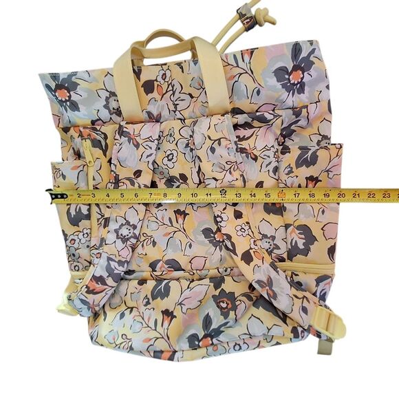 Vera Bradley Sunny Garden ReActive Backpack Sport Bag Yellow Floral Huge NWOT - Picture 9 of 16